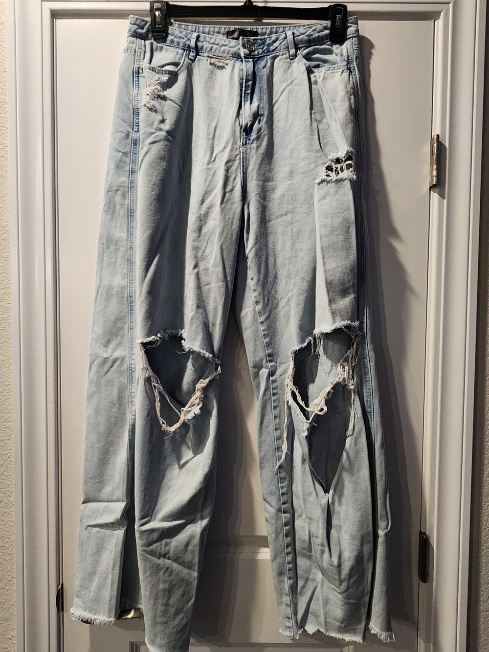 Missguided Tall Women's Distressed  Jeans - Casual Ripped Denim. ITEM 0421265P